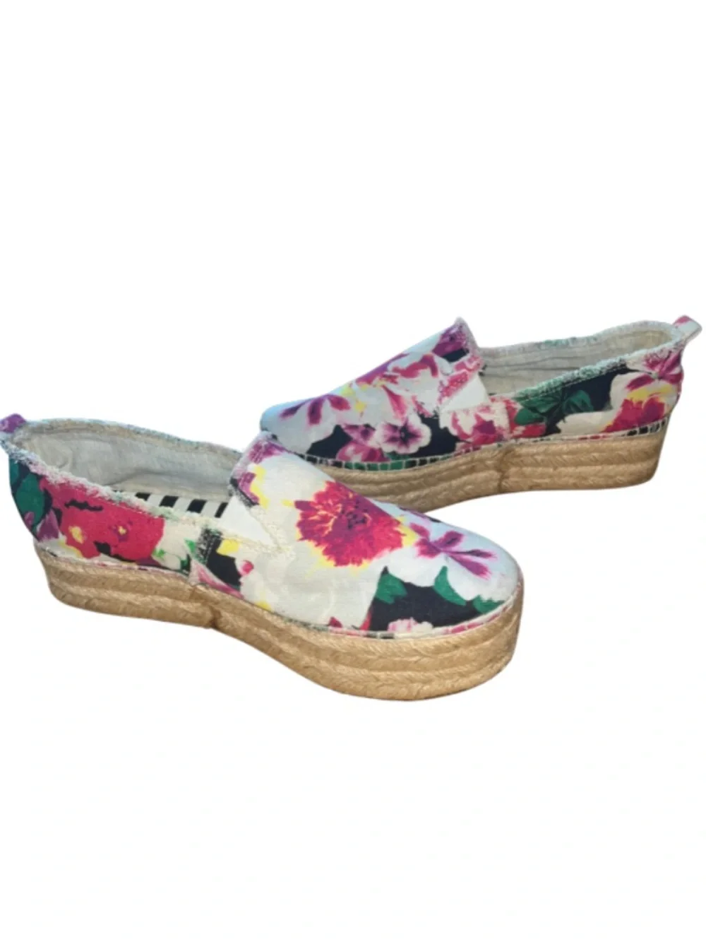 Betsey Johnson Flouncee Floral Platform Espadrille Flats Size 7B (Med. Width)